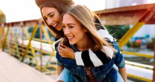 20 Perguntas Pesadas para Fazer para Amigos em Brincadeiras: As Mais Quentes !
